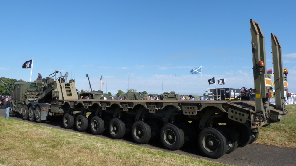 Image-2-Oshkosh-1070F-Heavy-Equipment-and-Tank-Transporter-Systems.jpg